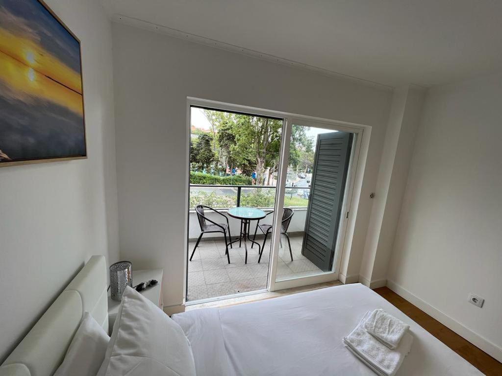 Oieras Beach Suite 2 - Large Double Room With En-Suite Bathroom And Balcony Oeiras Exterior foto